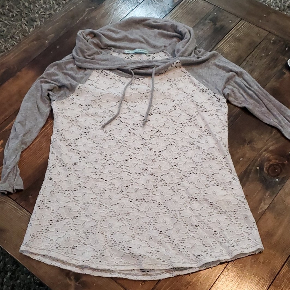 Lace raglan top
